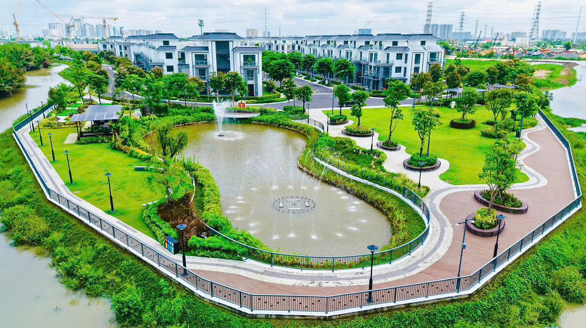 Đường nội khu uốn lượn, cây xanh và đài phun nước tại Gladia